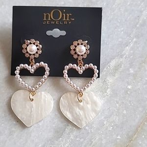 Noir heart pearl earrings
